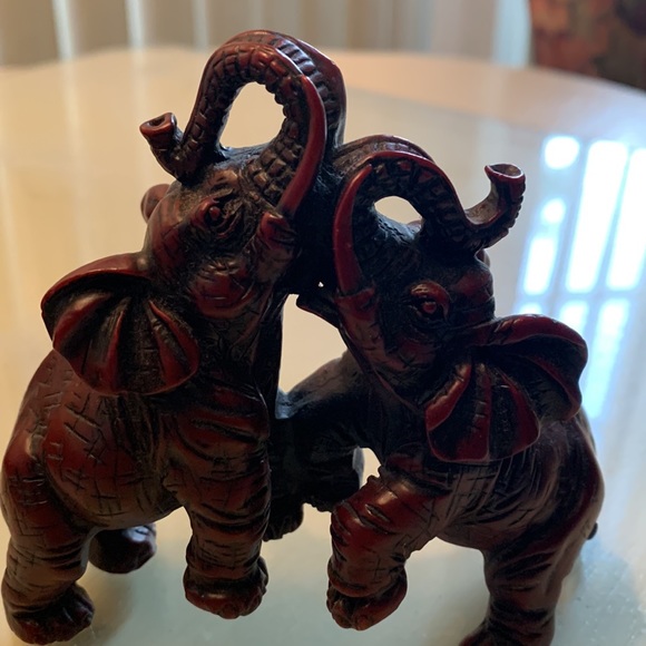 Vintage red resin Minnie, elephant figurines. Set of 3 - Picture 6 of 6